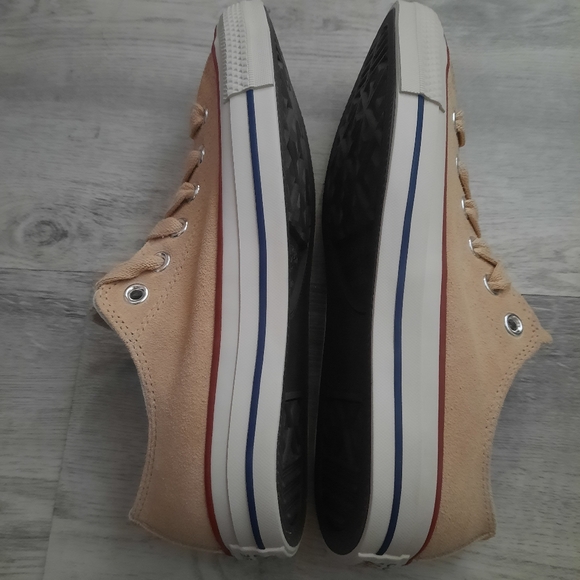 Converse Unisex Natural Ivory Shoes - Picture 3 of 8